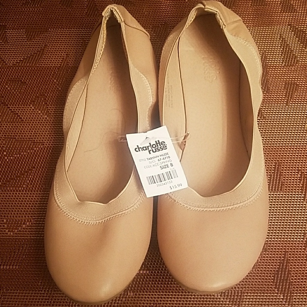 CHARLOTTE RUSSE  TARYNN NUDE EXPAND FIT FLAT SHOES
